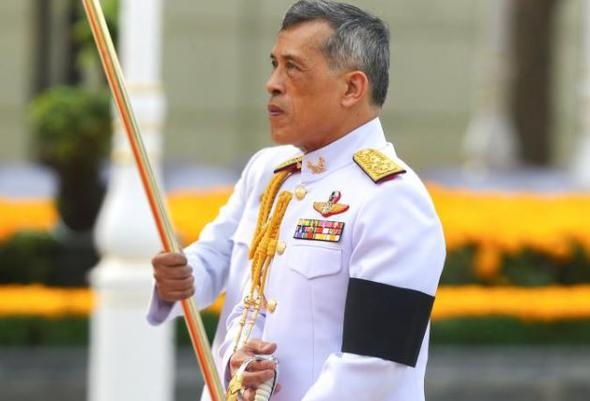 Tayland Kralı Maha'nın şaşırtan tarzı! 15