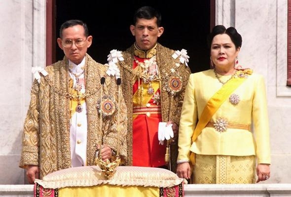 Tayland Kralı Maha'nın şaşırtan tarzı! 6