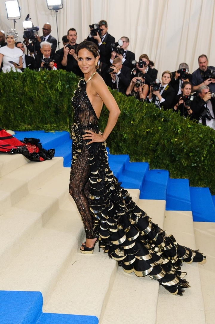 Met Gala'da kuyruk etkisi! 8