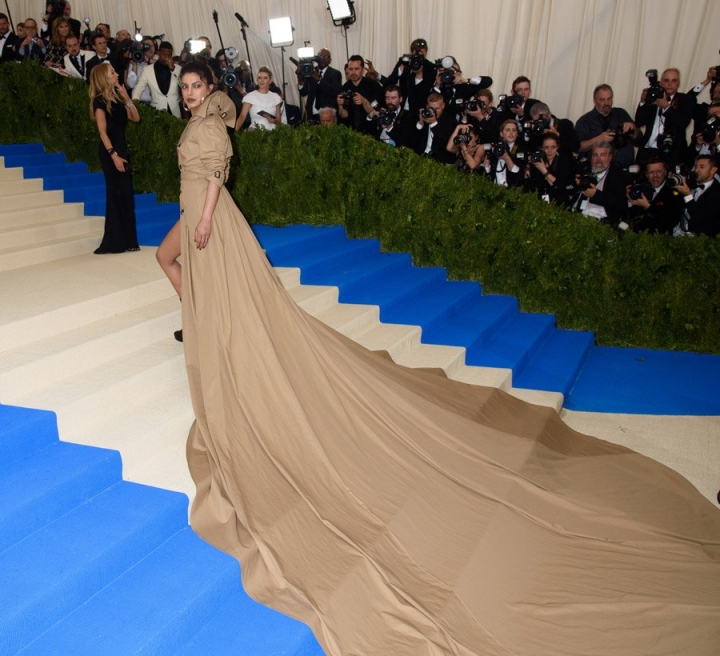 Met Gala'da kuyruk etkisi! 15