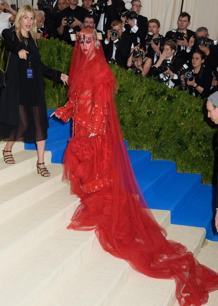 Met Gala'da kuyruk etkisi! 11