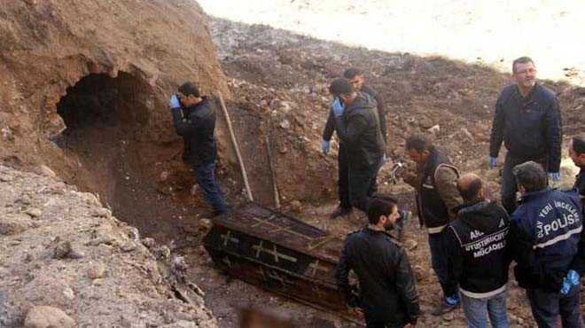 Rus generalin tabutunda bulunan "haç"ın gizemi çözüldü! 1