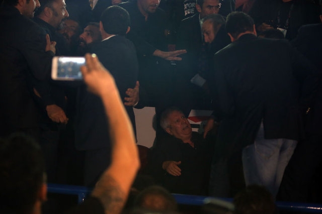 Aziz Yıldırım'ın Işık Eyigüngör'e tokat attı! Ortalık karıştı... Şok görüntüler! 2