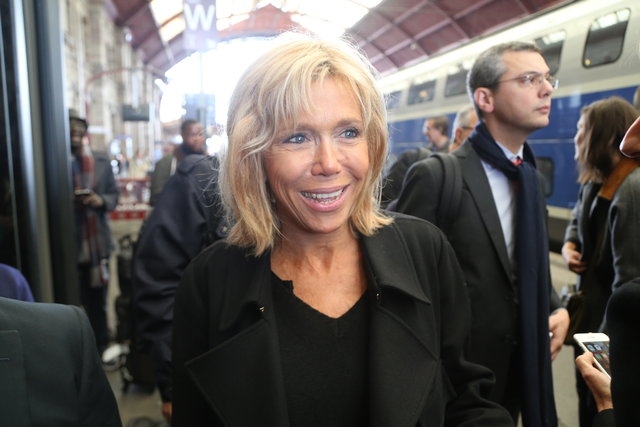 Fransa'nın yeni First Lady'si, Emmanuel Macron'dan 24 yaş büyük eşi Brigitte Macron oldu! 6