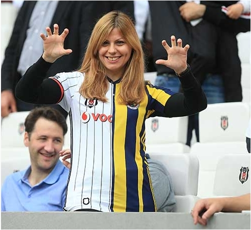 Tribündeki kadın taraftar herkesi şaşırttı! 3