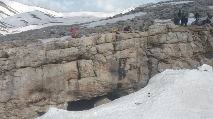 Mehmetçik Türk Bayrağını Kato Dağı'na dikti... 9