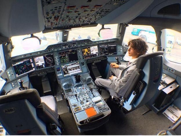 20 yaşında, First Class'ta uçmak için para alıyor! 4