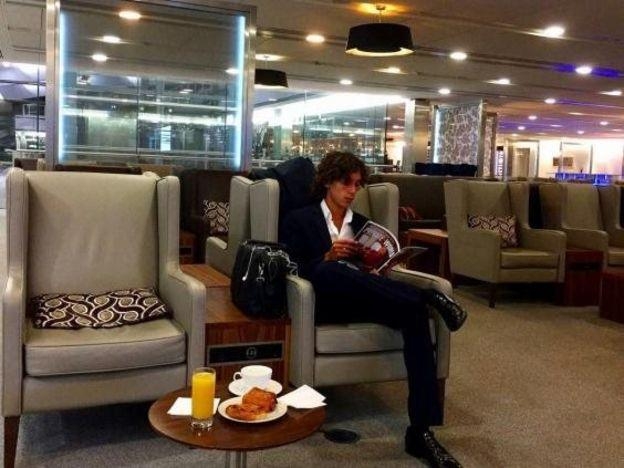 20 yaşında, First Class'ta uçmak için para alıyor! 3