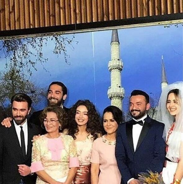 Neslihan Atagül görümcesinin düğününde pistten inmedi! 10