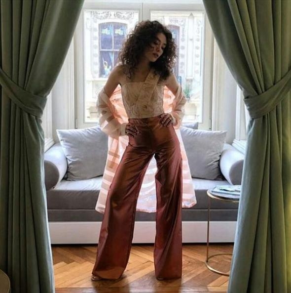 Neslihan Atagül görümcesinin düğününde pistten inmedi! 11
