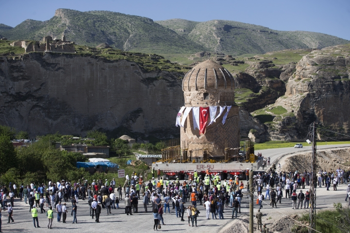 550 yıllık Zeynel Bey Türbesi yeni yerine taşındı! 10