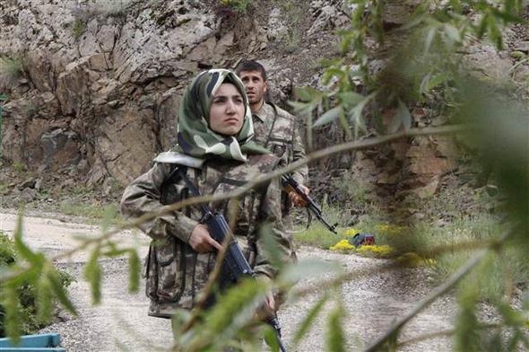 Vatan nöbetinde iki genç kadın: Dökülen her şehit kanının hesabını soracağız! 8