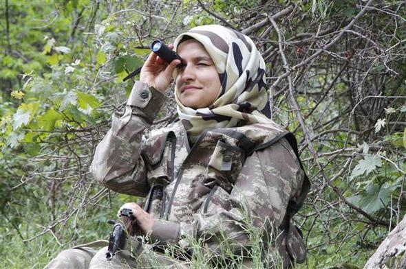 Vatan nöbetinde iki genç kadın: Dökülen her şehit kanının hesabını soracağız! 14