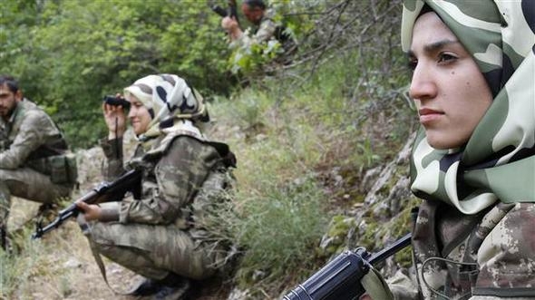 Vatan nöbetinde iki genç kadın: Dökülen her şehit kanının hesabını soracağız! 15