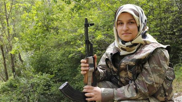 Vatan nöbetinde iki genç kadın: Dökülen her şehit kanının hesabını soracağız! 17
