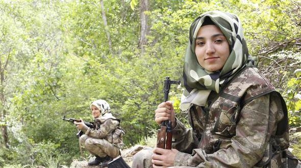 Vatan nöbetinde iki genç kadın: Dökülen her şehit kanının hesabını soracağız! 16