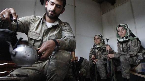 Vatan nöbetinde iki genç kadın: Dökülen her şehit kanının hesabını soracağız! 13