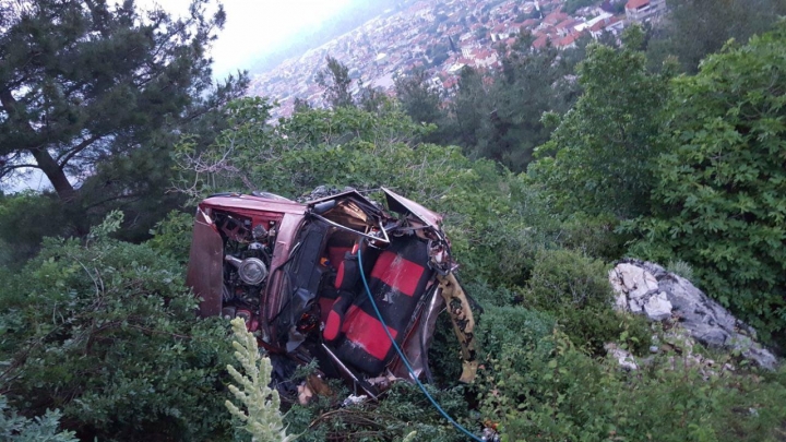 Arıza yapan otomobil 3 üniversite öğrencisiyle uçuruma yuvarlandı! 11