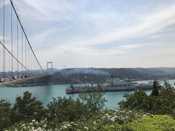 444 metrelik dev gemi Boğaz'dan böyle geçti! 1