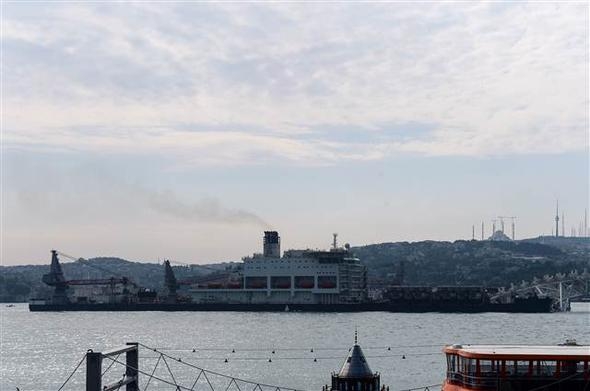 444 metrelik dev gemi Boğaz'dan böyle geçti! 17