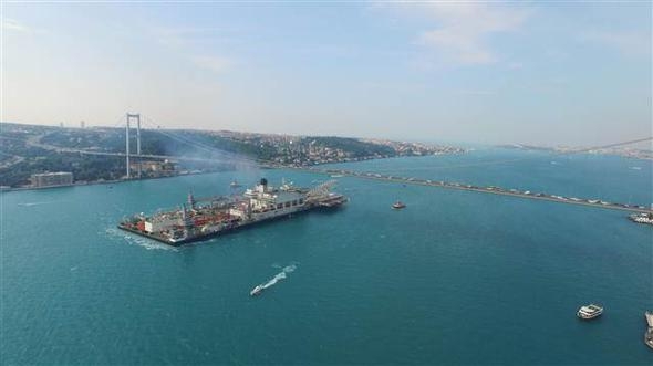 444 metrelik dev gemi Boğaz'dan böyle geçti! 12