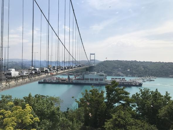 444 metrelik dev gemi Boğaz'dan böyle geçti! 2