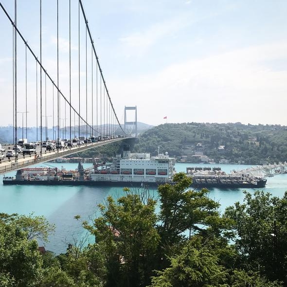 444 metrelik dev gemi Boğaz'dan böyle geçti! 3