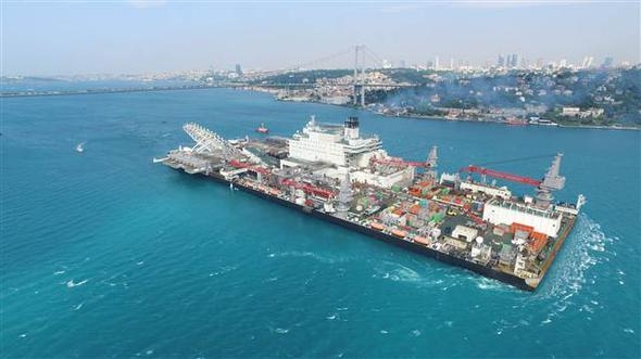 444 metrelik dev gemi Boğaz'dan böyle geçti! 5