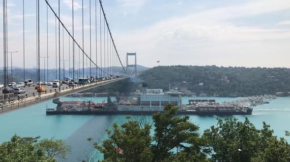 444 metrelik dev gemi Boğaz'dan böyle geçti! 4