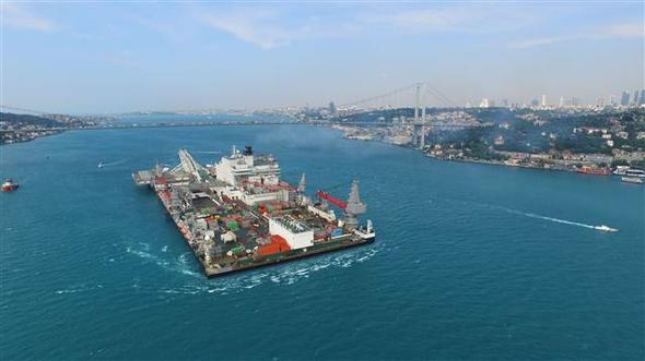 444 metrelik dev gemi Boğaz'dan böyle geçti! 8