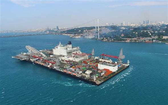 444 metrelik dev gemi Boğaz'dan böyle geçti! 15