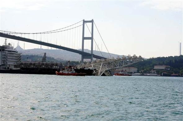 444 metrelik dev gemi Boğaz'dan böyle geçti! 11