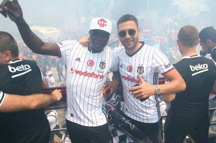 Kare kare şampiyonluk kutlamaları! 9