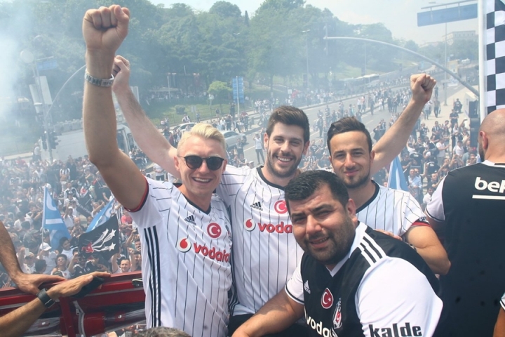 Kare kare şampiyonluk kutlamaları! 7