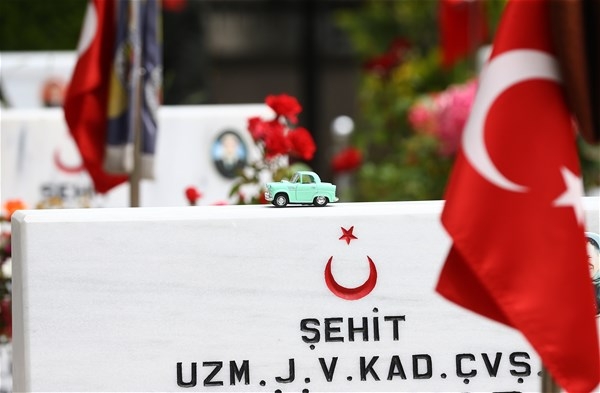 Şehidin mezar taşındaki o ayrıntı yürekleri dağlıyor... 3
