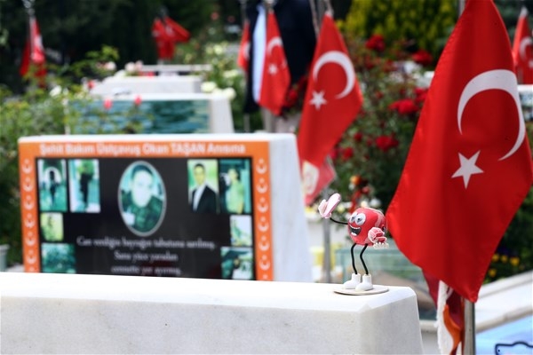 Şehidin mezar taşındaki o ayrıntı yürekleri dağlıyor... 9