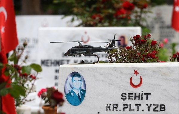 Şehidin mezar taşındaki o ayrıntı yürekleri dağlıyor... 7