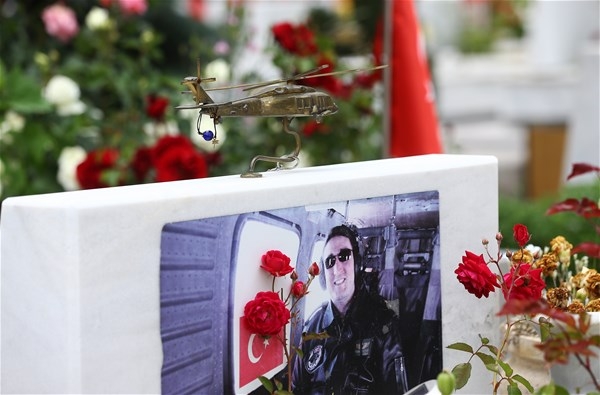 Şehidin mezar taşındaki o ayrıntı yürekleri dağlıyor... 1