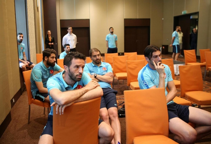 Arda Turan'ın yanında olan 8 futbolcu 7
