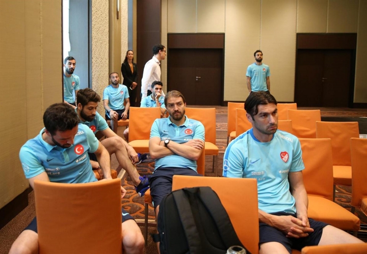 Arda Turan'ın yanında olan 8 futbolcu 3