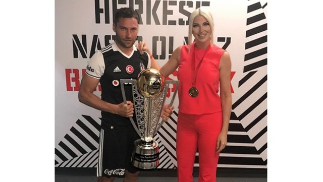 Jelena Karleusa'dan şampiyonluk bahşisi! 3