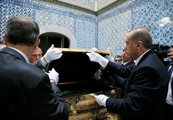 O kadar özel ki... Cumhurbaşkanı Erdoğan eldiven takarak o kapağı açtı! 2