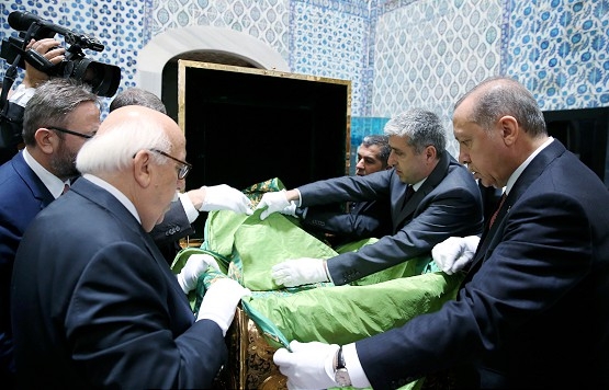 O kadar özel ki... Cumhurbaşkanı Erdoğan eldiven takarak o kapağı açtı! 4