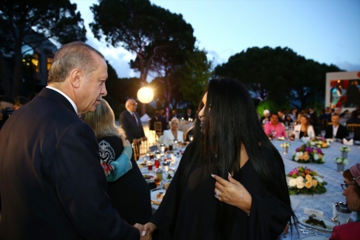 Cumhurbaşkanı Erdoğan, sanatçı ve sporcularla bir araya geldi... 6