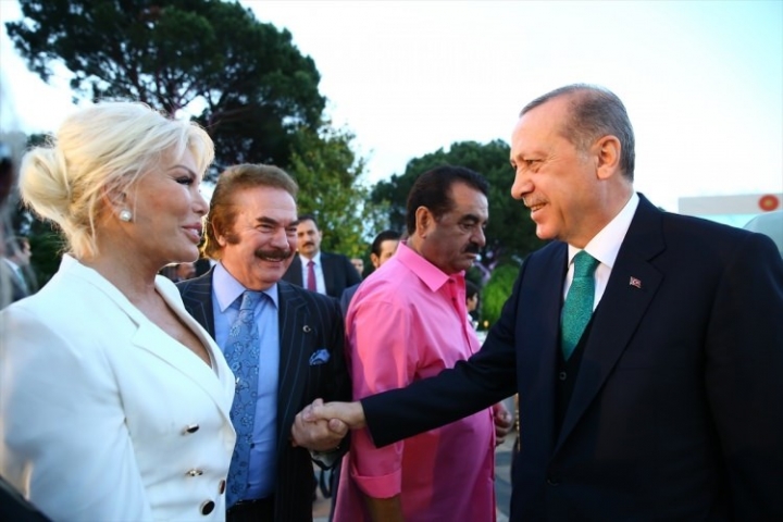 Cumhurbaşkanı Erdoğan, sanatçı ve sporcularla bir araya geldi... 10