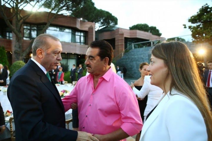 Cumhurbaşkanı Erdoğan, sanatçı ve sporcularla bir araya geldi... 9