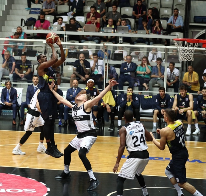 Beşiktaş'ı deviren Fenerbahçe şampiyon oldu! İşte maçtan kareler... 15