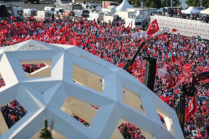 Akınlarda çocuklar gibi şendik, o gün hainlerin ordusunu yendik! 13
