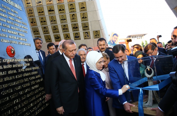 Cumhurbaşkanı Erdoğan Beştepe'deki Şehitler Abidesi'ni açtı! 12