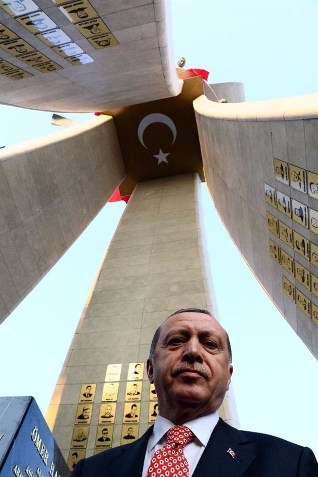 Cumhurbaşkanı Erdoğan Beştepe'deki Şehitler Abidesi'ni açtı! 4
